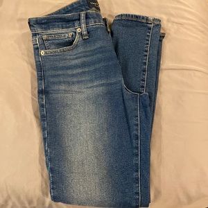 Lucky brand ankle skinny jeans.